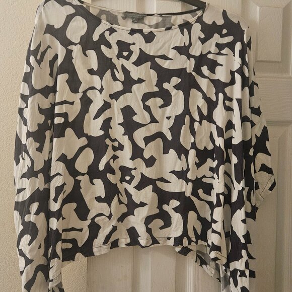 grade & gather Tops - Grade & gather flowy boho Chic gray white cropped oversized top Poncho Blouse L